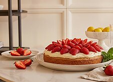 Image of Veganer Erdbeerkuchen mit Vanillecreme