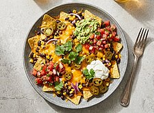 Image of WM-Nacho-Board mit Guacamole und Salsa