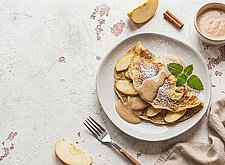 Image of Apfelpfannküchlein mit Zimtschaum