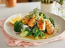 Image of Putenstreifen mit Brokkoli-Zitronen-Sauce