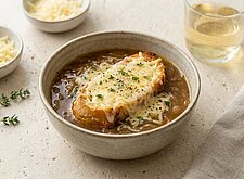 Image of Französische Zwiebelsuppe mit Käse Toast