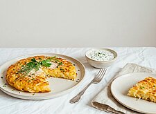 Image of Kartoffel Käse Rösti mit Kräuter Dip