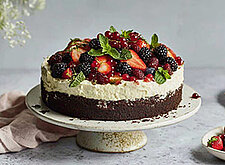 Image of Schokoladenkuchen mit Beeren