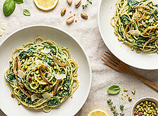 Image of Cremige Spinat Pasta mit karamellisierten Schalotten