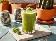 Image of Selleriesaft mit Apfel und Spinat