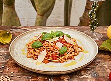 Image of Linsen Pasta Topf mit Tomaten