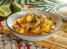 Image of Curryhuhn mit Ananas