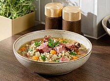 Image of Geräucherte Schweinerippchen Suppe mit Graupen