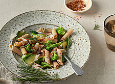 Image of Vollkorn-Penne mit Brokkoli und Zucchini