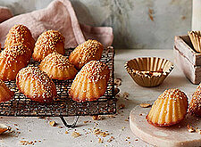 Image of Sesam-Madeleines mit Honig
