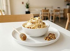 Image of Honig Walnuss Frozen Yogurt