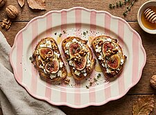 Image of Feigen Toasts mit Ziegenkäse und Walnüssen