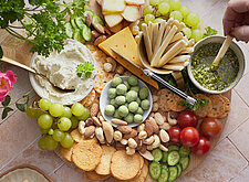 Image of Healthy Antipasti-Platte mit zwei Dips
