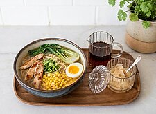 Image of Ramen mit Truthahn und Mais