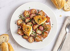 Image of Gebackene Radieschen mit gebratenem Camembert