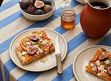 Image of Herbst-Pinsa mit Kürbis, Feta und Feigen