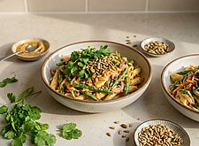 Image of Lauwarmer Nudelsalat mit Bohnen, Karotten und Miso Butter