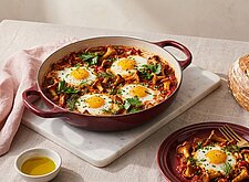 Image of Pfifferling Shakshuka mit Ei und Kräutern