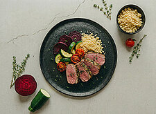 Image of Lammrücken mit Gemüse und Couscous
