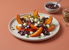 Image of Zwetschgen Chutney mit Ofenkürbis und Feta