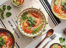 Image of Reisnudelsuppe mit Krabbenpaste