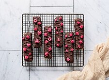 Image of Himbeer Kokos Pralinen mit dunkler Schokolade