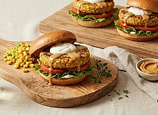 Image of Kichererbsen Burger mit Mais und Miso Butter