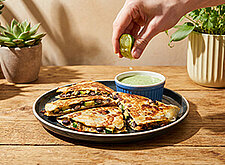 Image of Bohnen & Zucchini Tacos mit Avocado Sauce