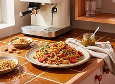 Image of Pasta alla Trapanese mit Tomaten Mandel Pesto