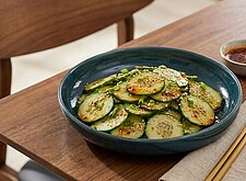 Image of Schneller Gurkensalat mit Chiliöl
