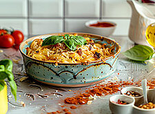 Image of Pasta Gratin mit geschmorten Tomaten