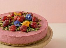 Image of Veganer Erdbeerkuchen ohne Backen