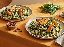 Image of Fusilli mit Rucola Pesto und Pfirsichen
