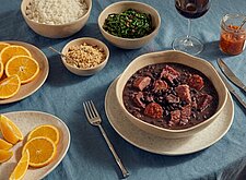 Image of Brasilianische Feijoada mit Reis und Orangen