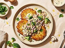 Image of Kartoffelpuffer mit feinen Pilzen