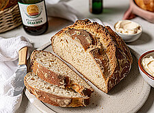 Image of Bierbrot mit Ahornbutter