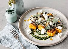 Image of Karotten-Gnocchi mit Minz-Pesto und scharfem Honig