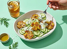 Image of Gurkensalat mit smashed Potato