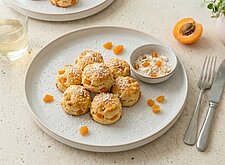 Image of Scones mit Marillen und Kokosflocken