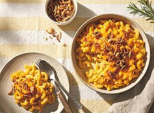 Image of Kürbis-Mac-and-Cheese mit Röstzwiebeln