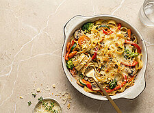 Image of Bandnudeln mit Gemüse und Käsesoße