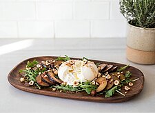 Image of Zwetschgen Burrata Salat mit Haselnüssen