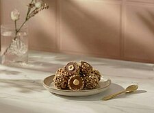 Image of Nuss Nougat Pralinen mit Haselnuss