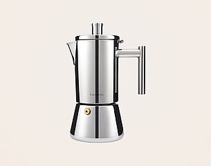 Eine glänzende, silberne Espressokanne aus Edelstahl steht auf einem hellen Hintergrund. Sie hat einen runden Boden, einen schmalen Körper und einen Ausguss mit einem abnehmbaren Deckel. Der Griff ist gut sichtbar und sorgt für eine ergonomische Handhabung.