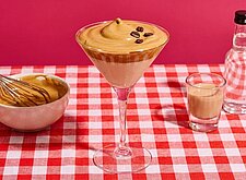 Image of Dalgona Martini mit Baileys und Kaffeehaube