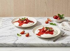 Image of Joghurtcreme mit Erdbeeren