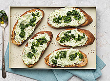 Image of Bärlauch Ricotta Crostini