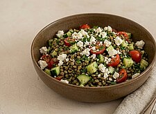 Image of Linsen Salat mit Gurke und Kräuterfeta