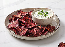 Image of Rote Bete Chips mit Feta Dip