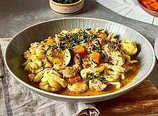 Image of Putenragout mit Dinkelspätzle